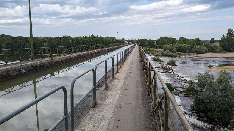 Le Guétin Canal Bridge